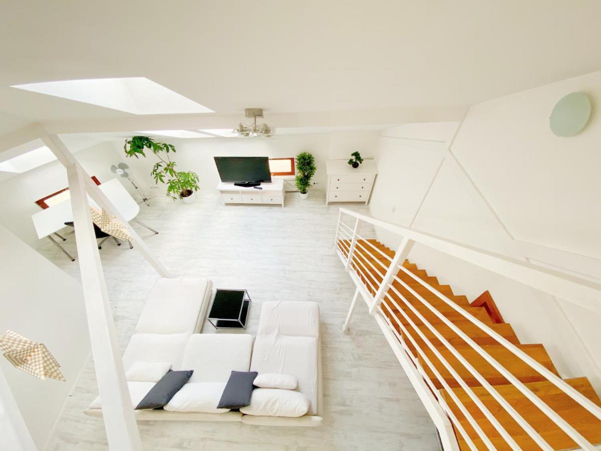 Loft With Rooftop And Free Parking In Garage ブダペスト エクステリア 写真