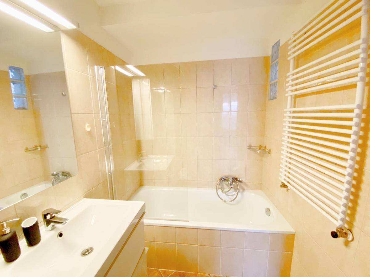 Loft With Rooftop And Free Parking In Garage ブダペスト エクステリア 写真